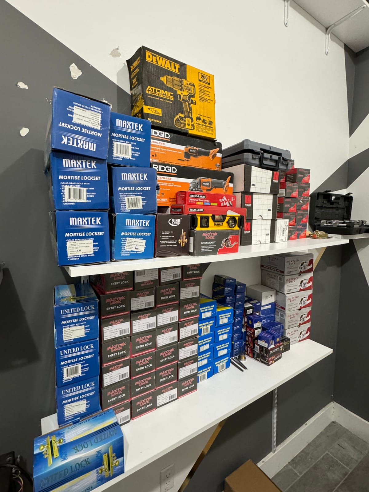 In-stock door & lock hardware